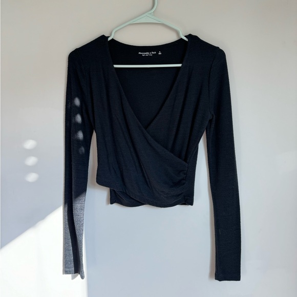Abercrombie Black Wrap Long Sleeve - Picture 2 of 6